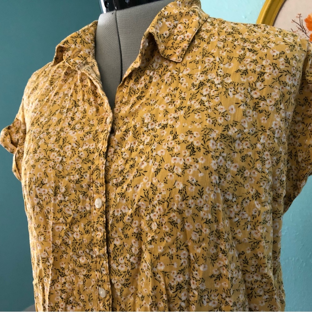 Old Navy Button Down Blouse size M - Picture 2 of 4
